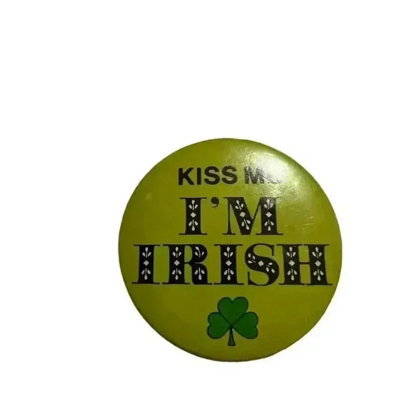 Vintage "Kiss Me I'm Irish" St. Patrick's Day Pinback Button - Picture 1 of 2